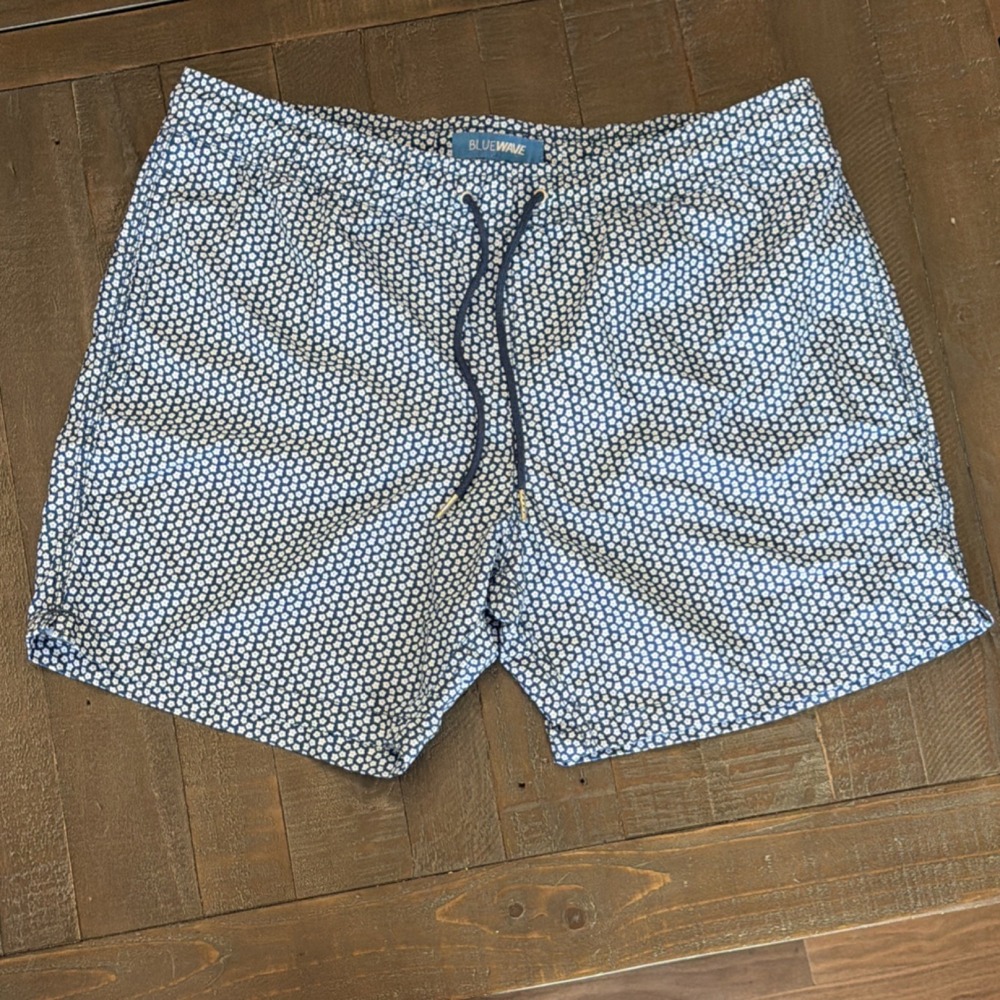 BLUE WAVE Men's Swim Trunks XL Navy Floral Tropical Resort‎ Travel Nautical